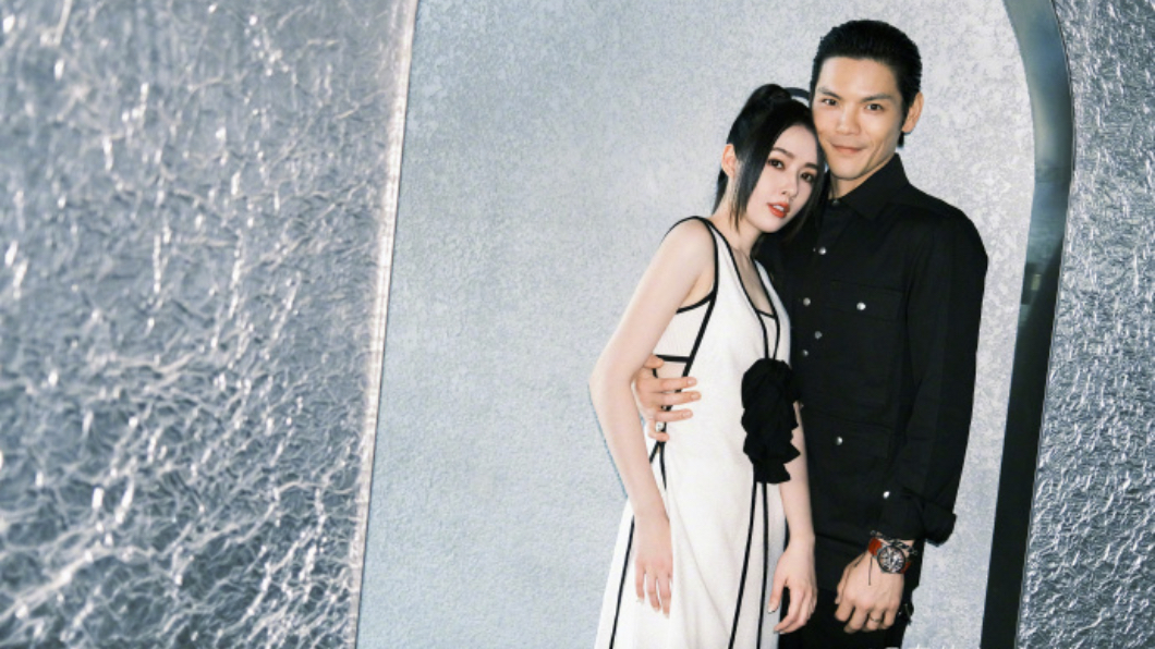 向佐、郭碧婷2019年結婚。(圖/翻攝自向佐微博)