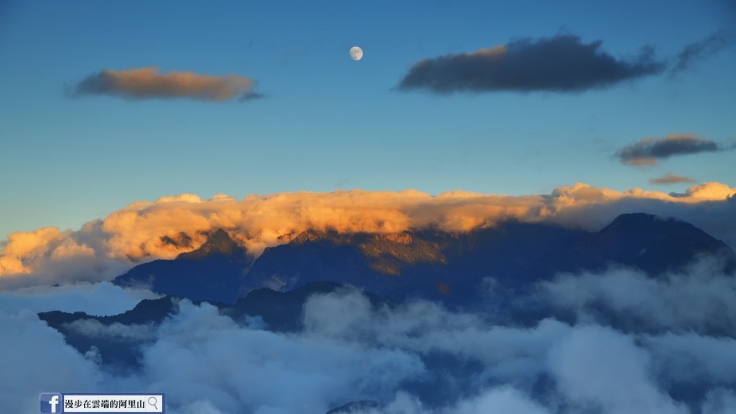 黃源明於阿里山祝山拍攝到月光雲海的美景。(圖/黃源明提供)