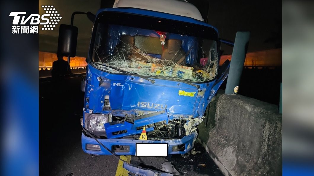 廟會結束貪方便!13人擠貨車上國道 追撞前車7人傷