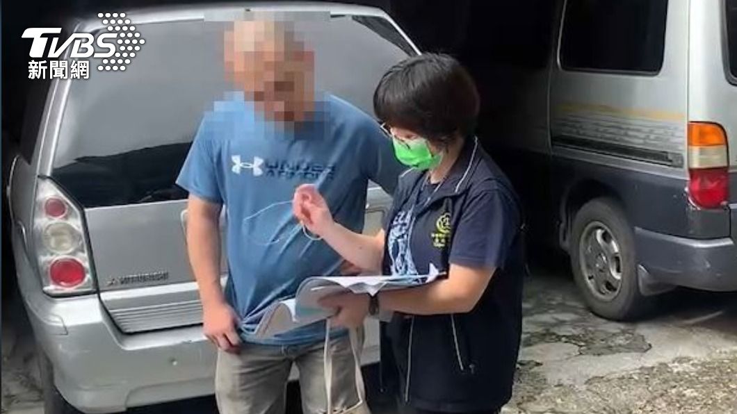 煙火哥當下馬上繳清9萬罰鍰。(圖/TVBS)