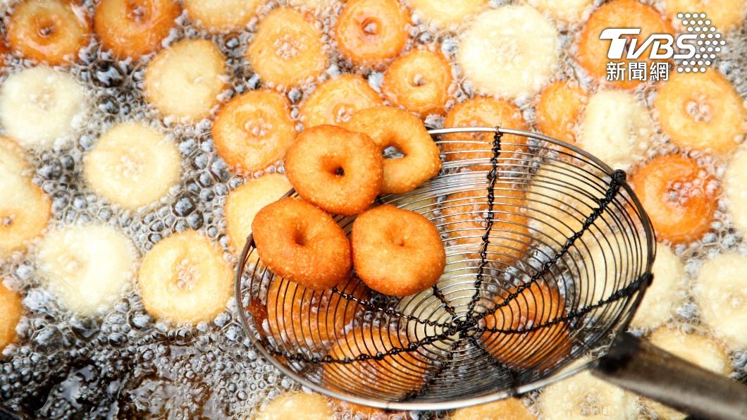烹調方法以蒸、燙、煮為佳，避免油炸及油煎等油膩飲食。（示意圖／shutterstock達志影像）