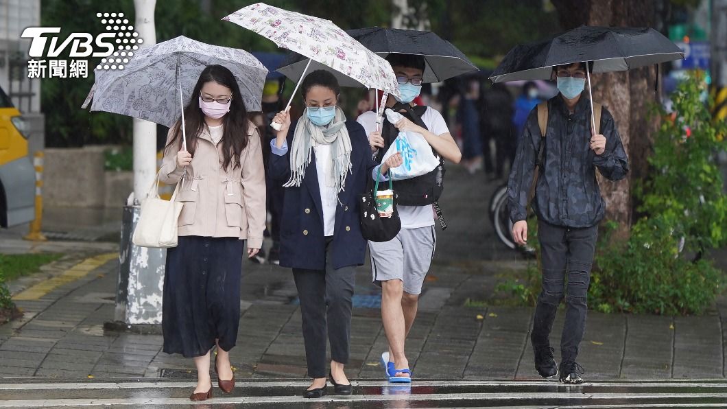 低溫探17度!北台整天有雨 東北季風發威「越晚越冷」