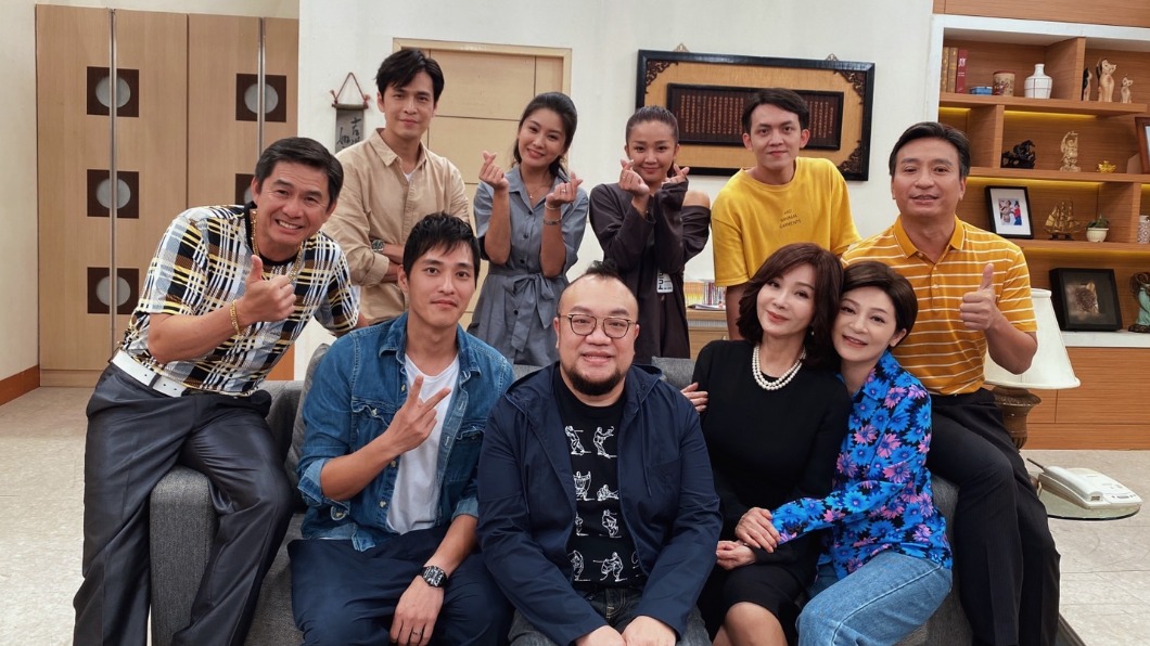 藍正龍驚喜現身探班！遭王彩樺爆「瘋狂追問劇情」