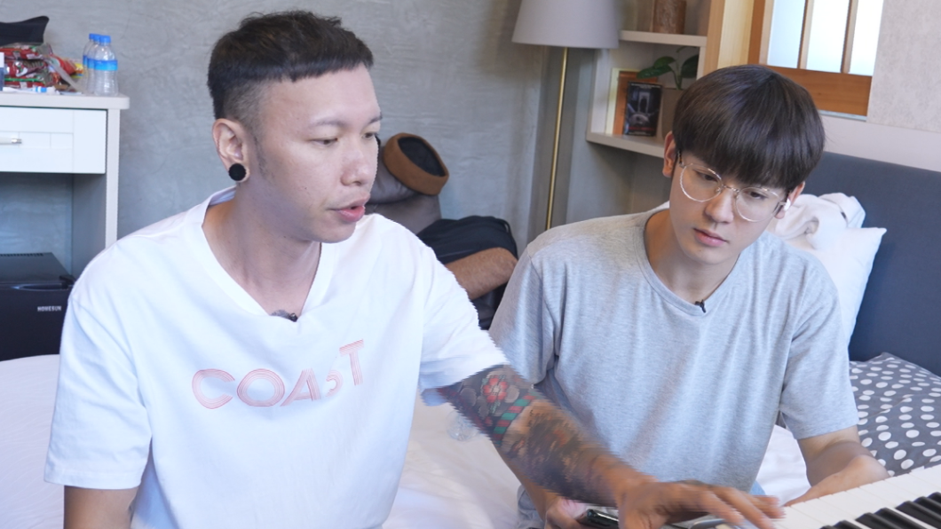 小春、小樂一起創作。(圖/好看娛樂提供)