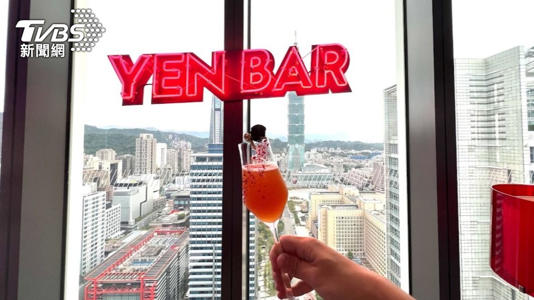 W Taipei 紫豔酒吧和手搖飲料店珍煮丹合作推出聯名下午茶，圖為調酒「GUI-MI閨蜜」。（圖／TVBS）