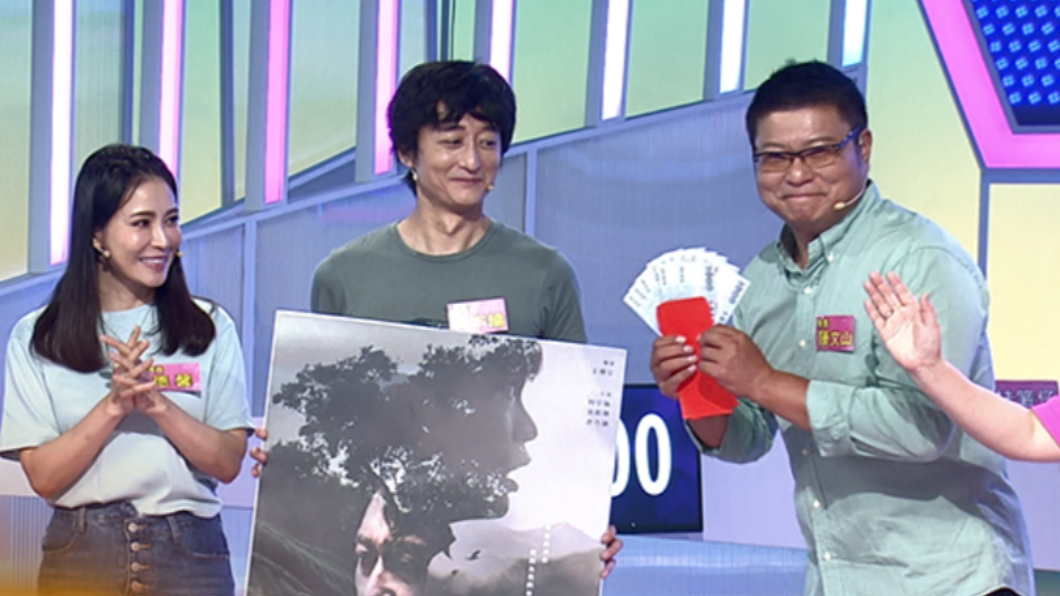 德馨（左一）上節目宣傳新戲。（圖／公視台語台提供）