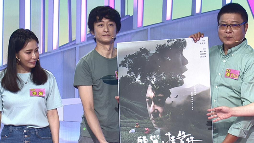 德馨（左一）擺脫小三角色飾演女村長。（圖／公視台語台提供）