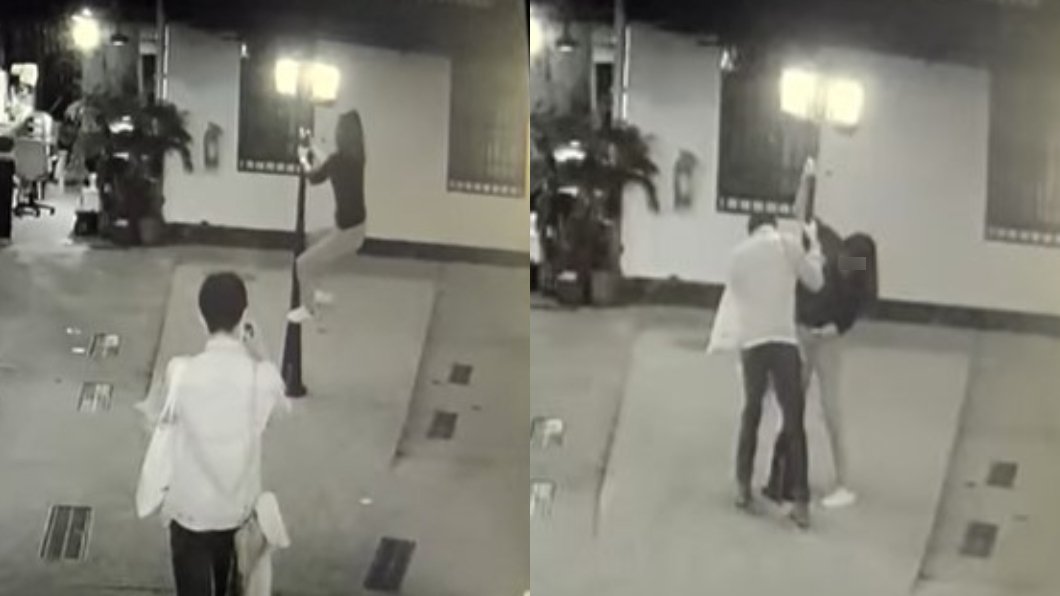2人試圖將路燈復原。（圖／翻攝自爆廢公社）