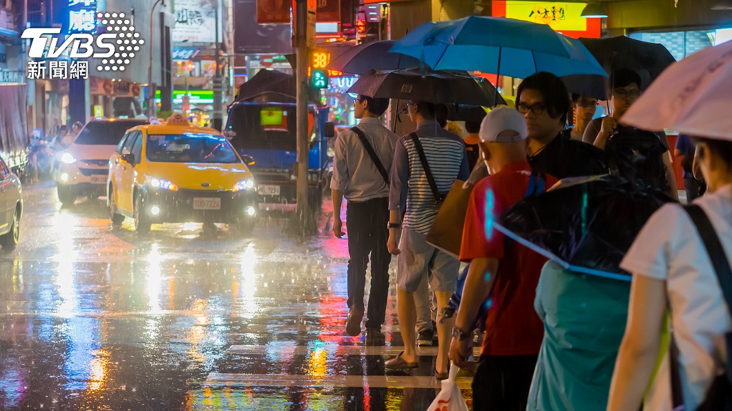 北台灣週末都是濕冷天氣。(示意圖/Shutterstock達志影像)