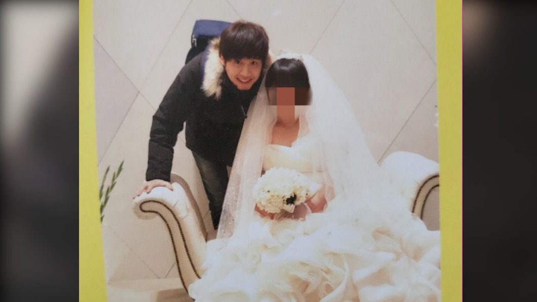 金宣虎到場祝賀好友結婚。(圖/翻攝自南韓論壇PANN)