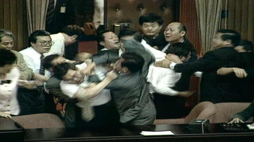 朱高正擔任立委時,以「暴力問政」風格而聞名。(圖/TVBS資料畫面)