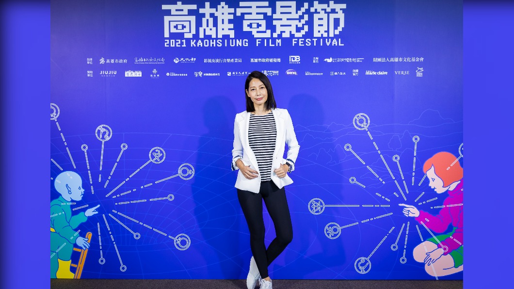 丁寧生吃百朵睡蓮嘴巴麻痺 泡10小時冰水狂吐槽導演