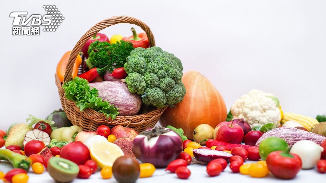 盡量多吃些滋陰、潤肺、補液生津的食物,如梨、芝麻、蜂蜜、南瓜、板栗、柿子、蓮藕、山藥、白蘿蔔等食物。(示意圖/shutterstock 達志影像)