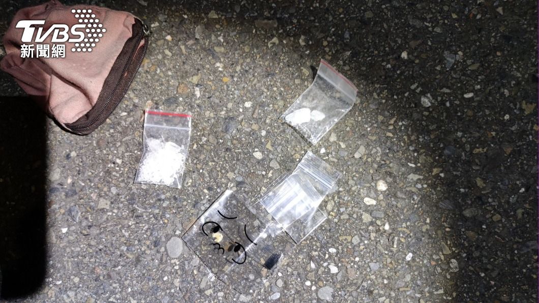王女被警方查獲持有2小包安非他命。(圖/警方提供)