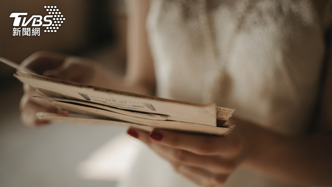 情書內容是一名已婚人夫寫給一名已婚人妻的故事。(示意圖/shutterstock達志影像)