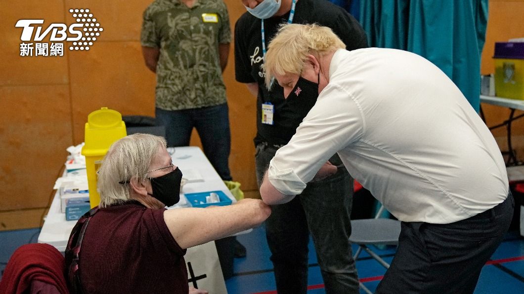 英國首相強森不斷呼籲民眾接種疫苗與加強劑。（圖／達志影像路透社）