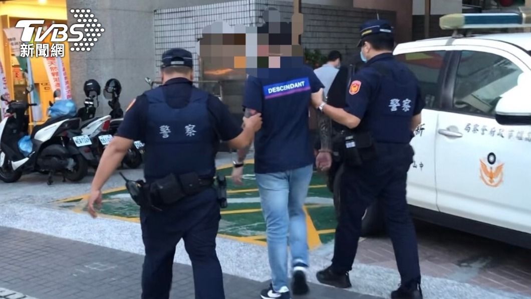 酒後誤事!搭電梯碰撞變互毆 醉男拒上警車還嗆聲