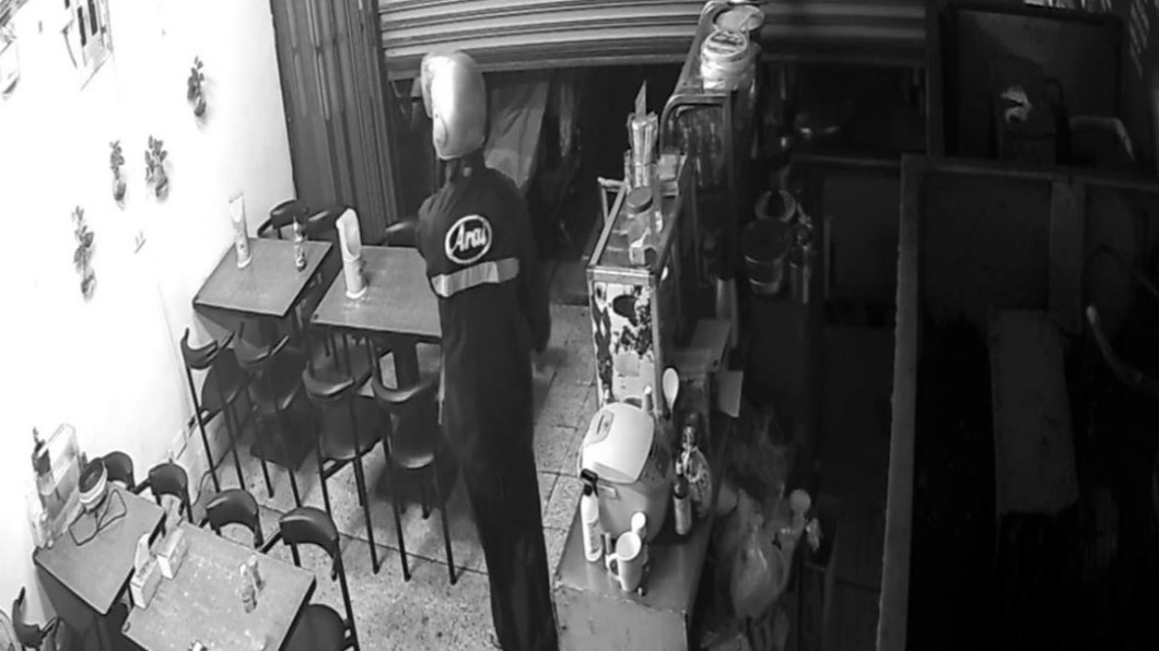 發現老闆娘在店內,還說要找人,之後離開。(圖/翻攝自我是新莊人許明偉 臉書)