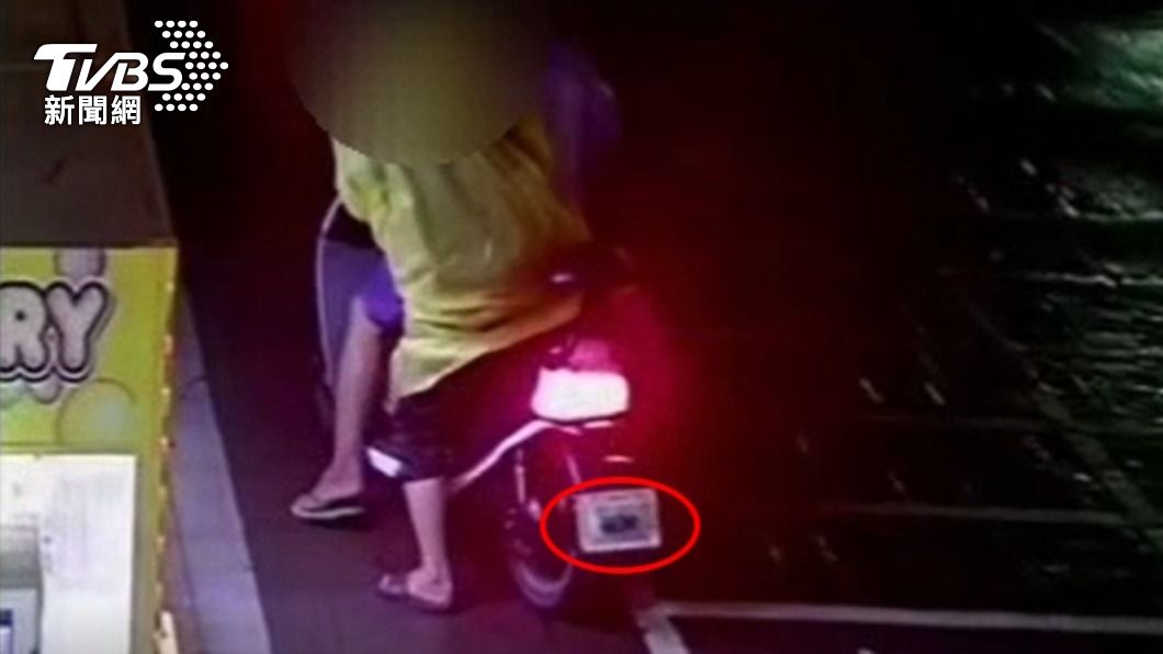 娃娃機撬半天沒偷到半毛錢　2嫌口罩戴車牌仍遭警識破