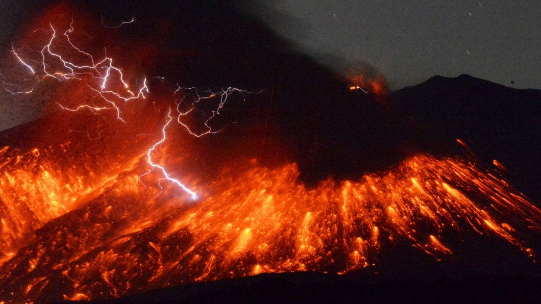 日本南方海域漂「奶泡」竟是千里外的火山石