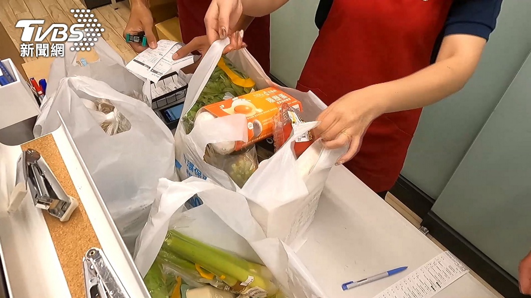 民眾結帳時發現金額與價格標示不同。(圖/TVBS資料畫面)