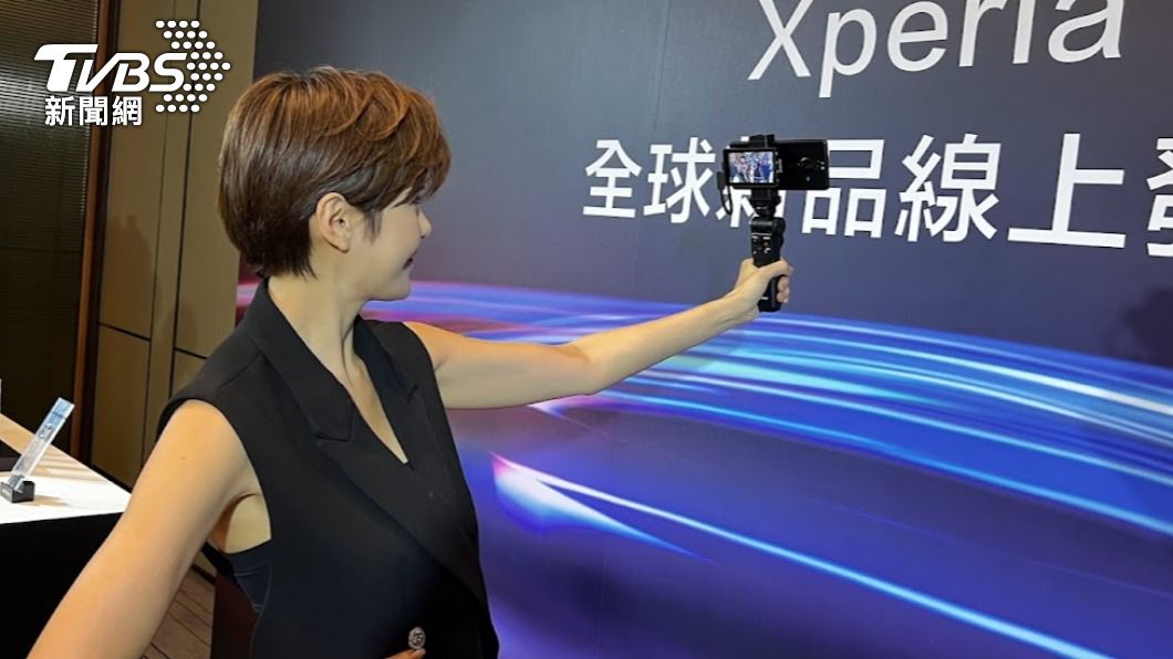 SONY為Vlog推出外掛式屏幕配件。(圖/Sony提供)