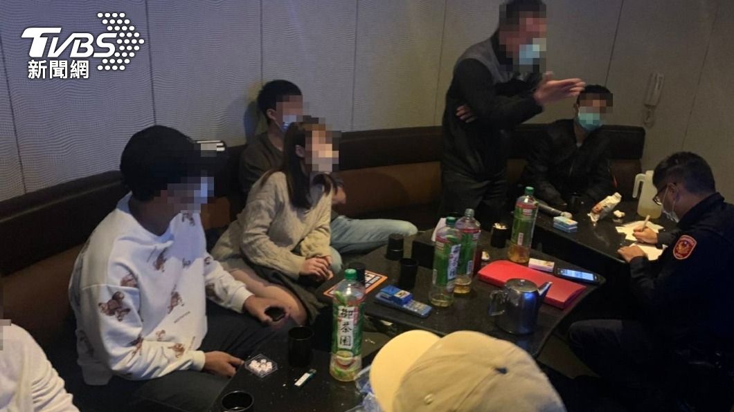 綠茶冒泡?8男女扯超商買的茶變啤酒 違反防疫規定挨罰