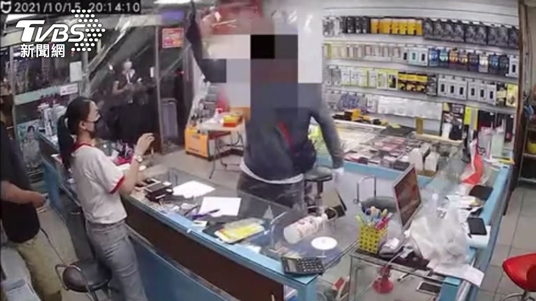 壯漢欠百萬不還 竟還持摺疊刀、老虎鉗闖通訊行砸店