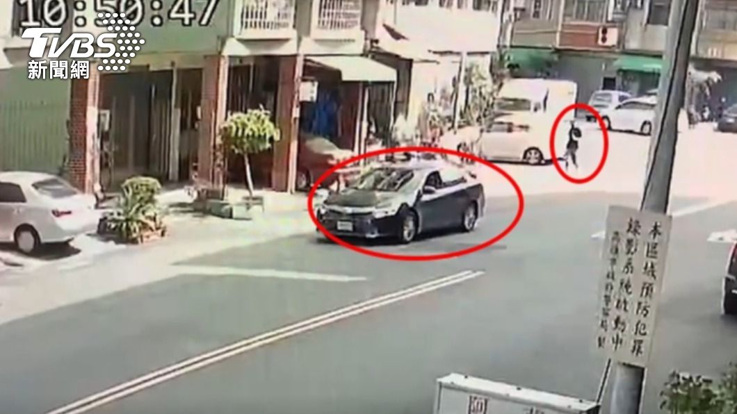 接應車輛。(圖/TVBS)