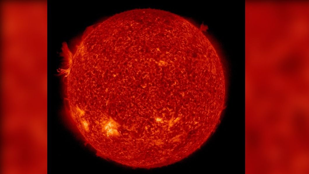 黑子數量創新高！專家曬「太陽噴火」示警：對人體巨大影響