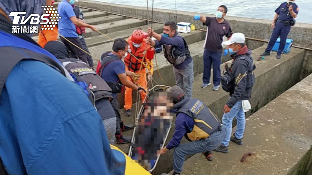 台中港落海意外!釣客疑遭強風吹落 頭撞水泥塊搶救不治