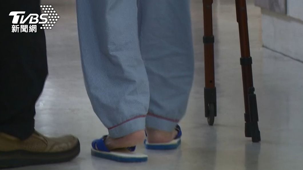 一位72歲的老先生，近期有髖關節疼痛的困擾。（示意圖，非當事人／TVBS）