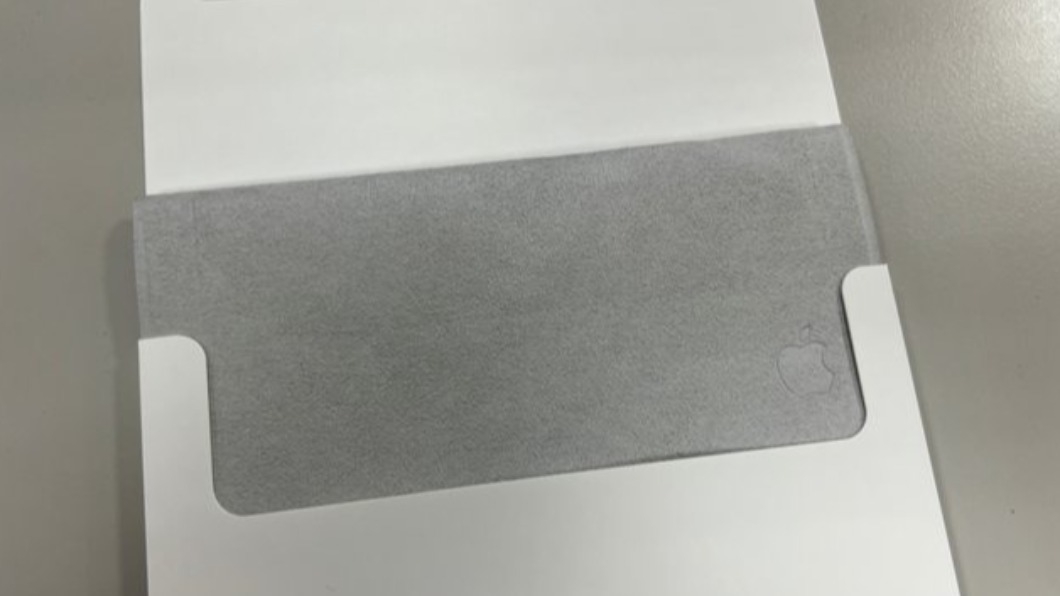 信仰無價!他開箱蘋果590元擦拭布:和這條差不多