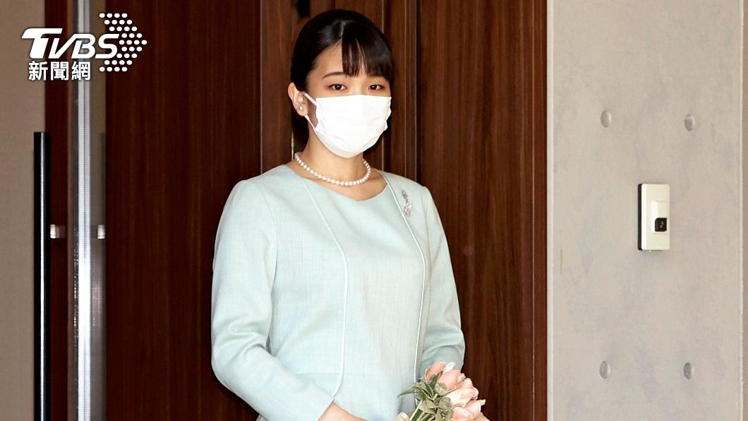 真子公主昨(26)日召開記者會宣布婚訊,會上小倆口仍不斷對婚事為社會帶來的不便向大眾道歉。(圖/達志影像美聯社)