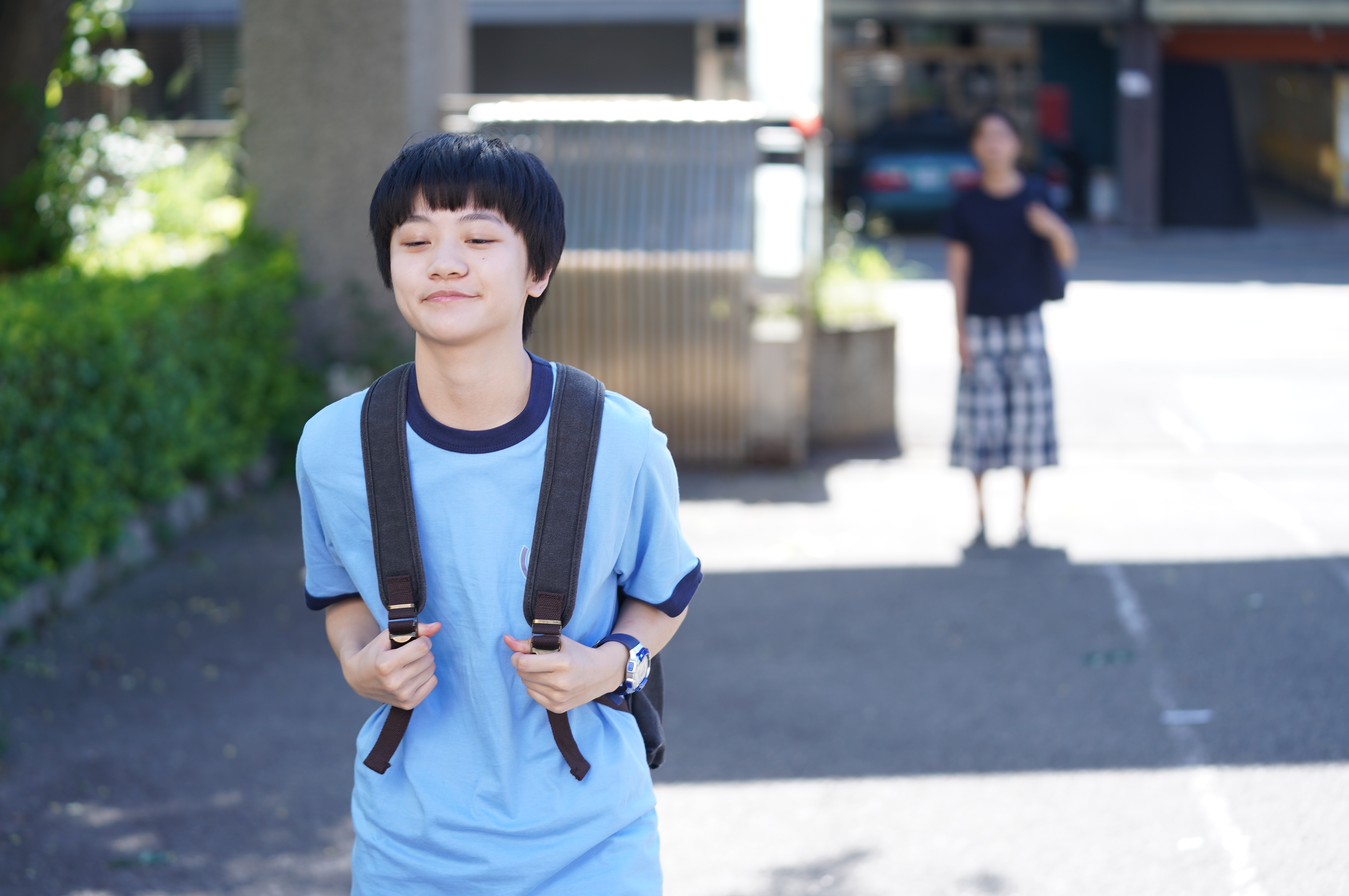 女主角李玲葦《生而為人》男裝學生演出。(圖/傑聯邦國際提供)