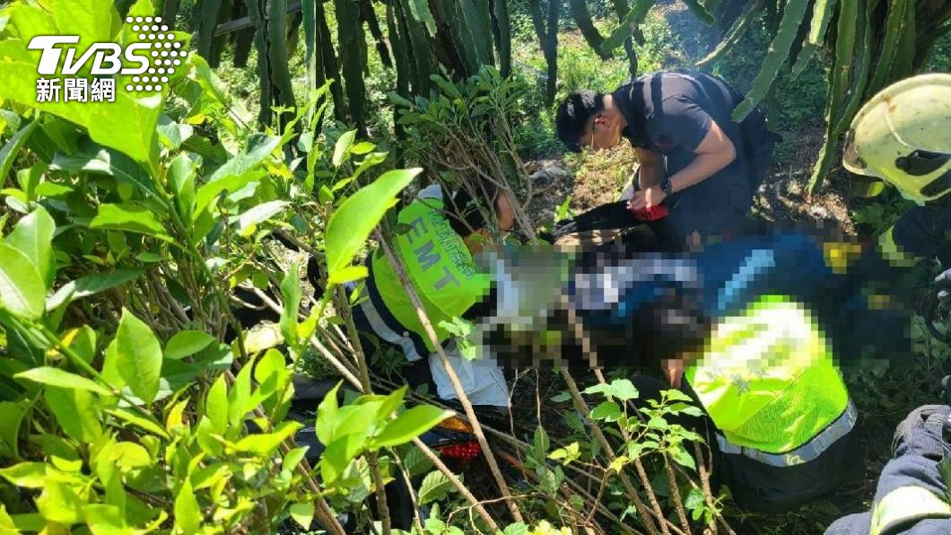 男騎士突自撞電桿!摔進田裡躺1小時才被發現 送醫不治