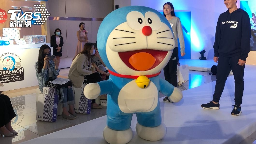 SOGO周年慶推出哆啦a夢DORAEMON來店禮。(圖/TVBS)