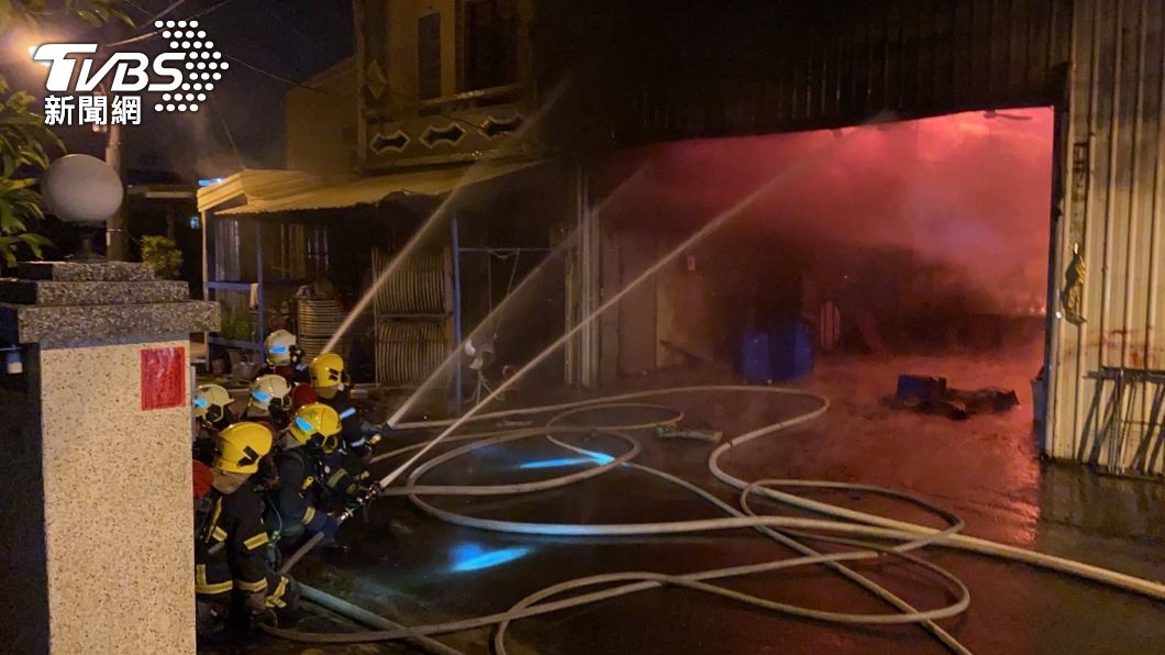 放「辦桌」用的倉庫火燒了!瓦斯桶助燃、爆炸聲連連