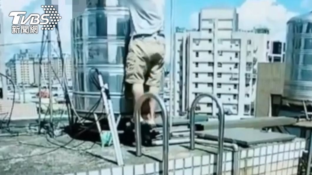 住戶加裝監視器錄下洪男犯案。(圖/TVBS)