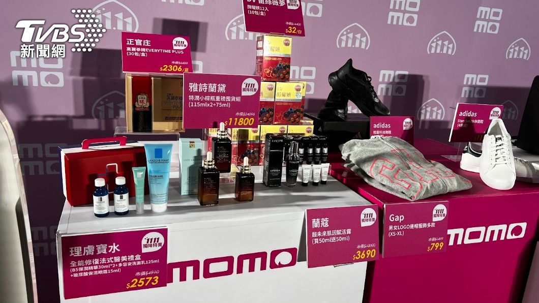 小資女趁檔期要囤貨的雅詩蘭黛特潤小棕瓶115ml 2瓶+ 75ml 也打48折。(圖/TVBS)