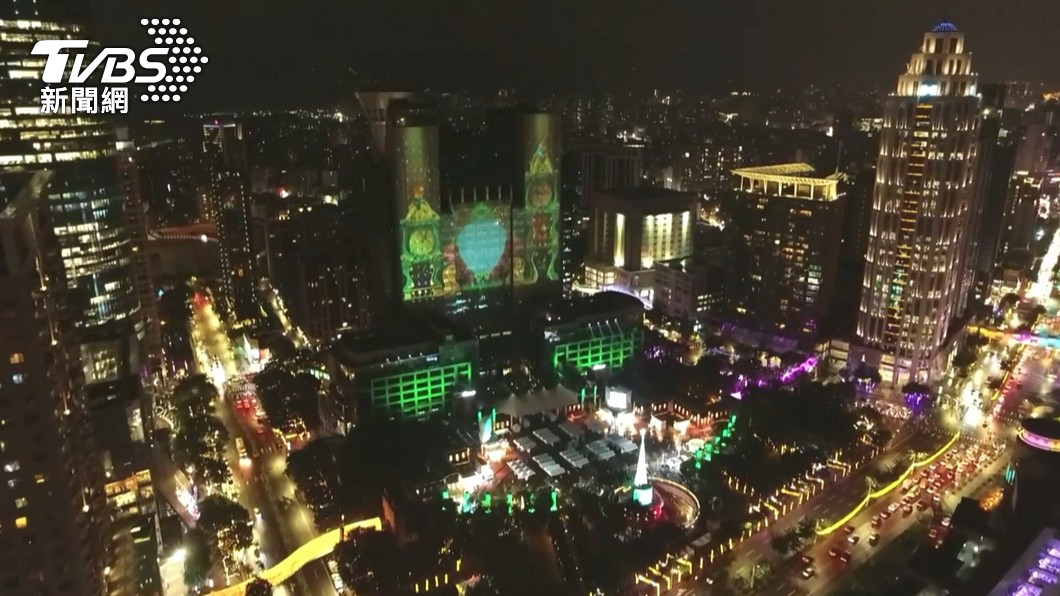 每年12月新北市都會舉辦「新北耶誕城」。(圖/TVBS)