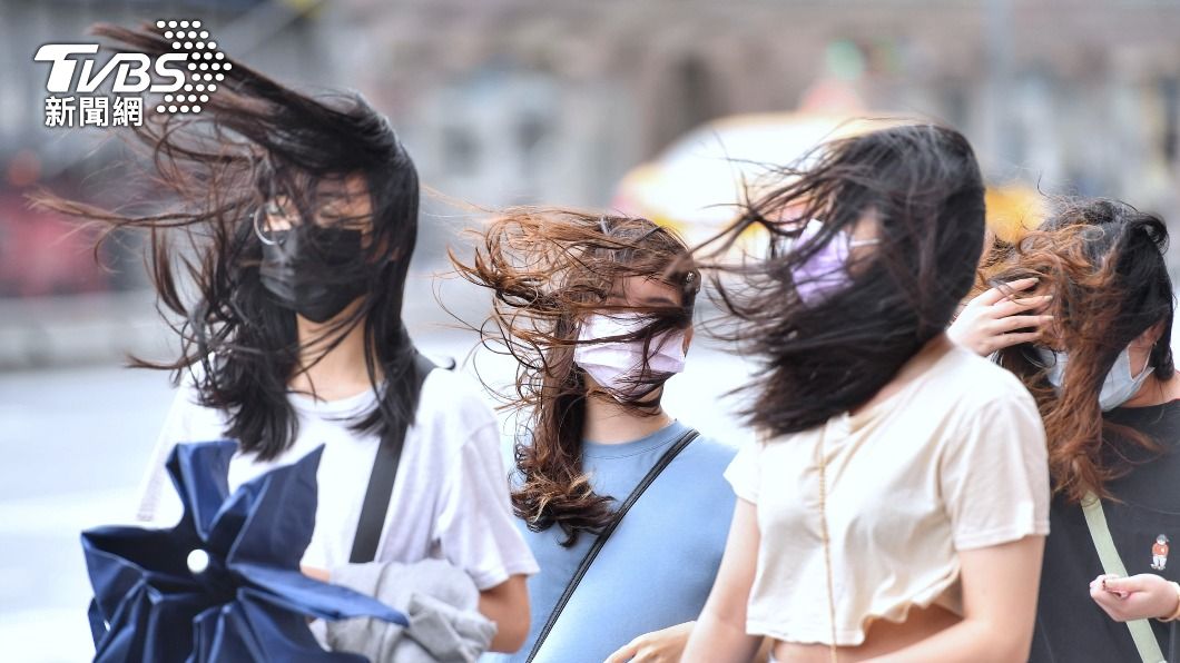 再忍一下!天氣持續「東雨西晴」 東北季風這天減弱