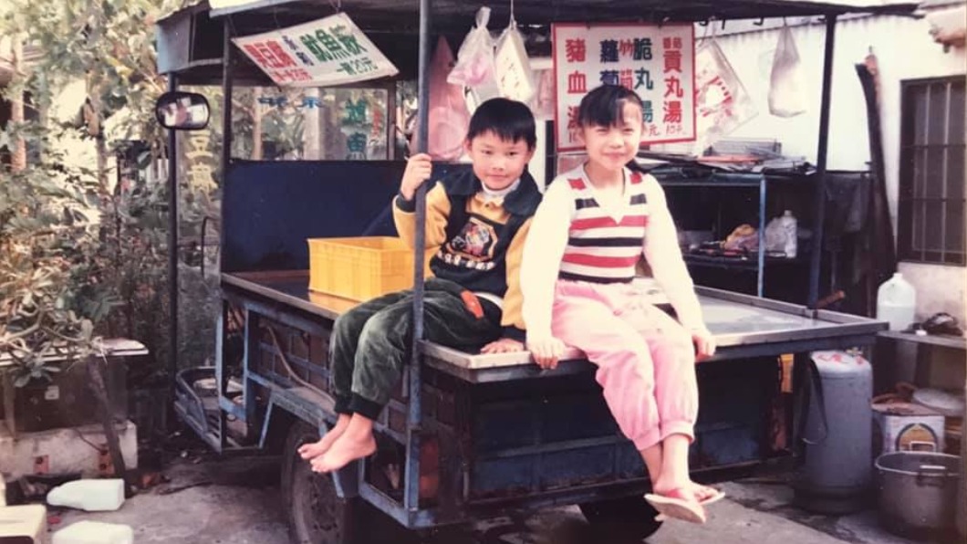 「臭阿吉」臭豆腐攤在大肚玄興宮前擺攤近40年。(圖/翻攝自臭阿吉豆腐臉書)