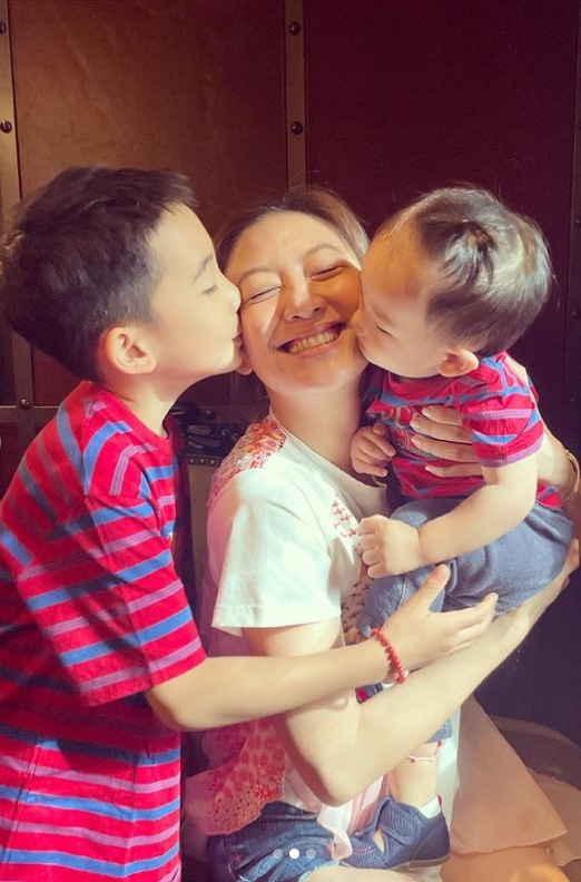 應采兒與陳小春育有2個兒子。(圖/翻攝自yingcaier IG)