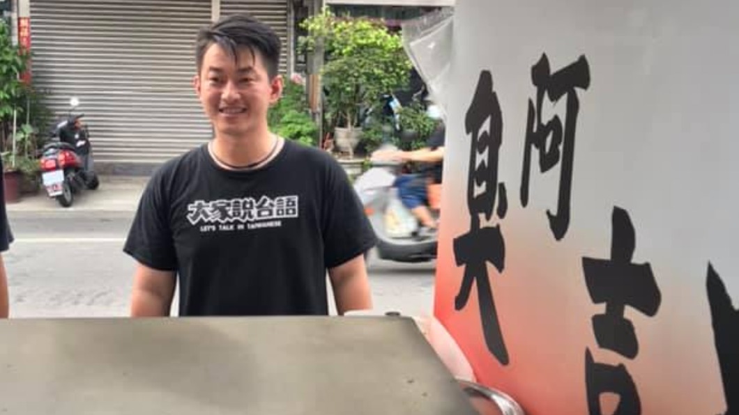陳柏惟曾至「臭阿吉」臭豆腐攤光顧。(圖/翻攝自臭阿吉豆腐臉書)