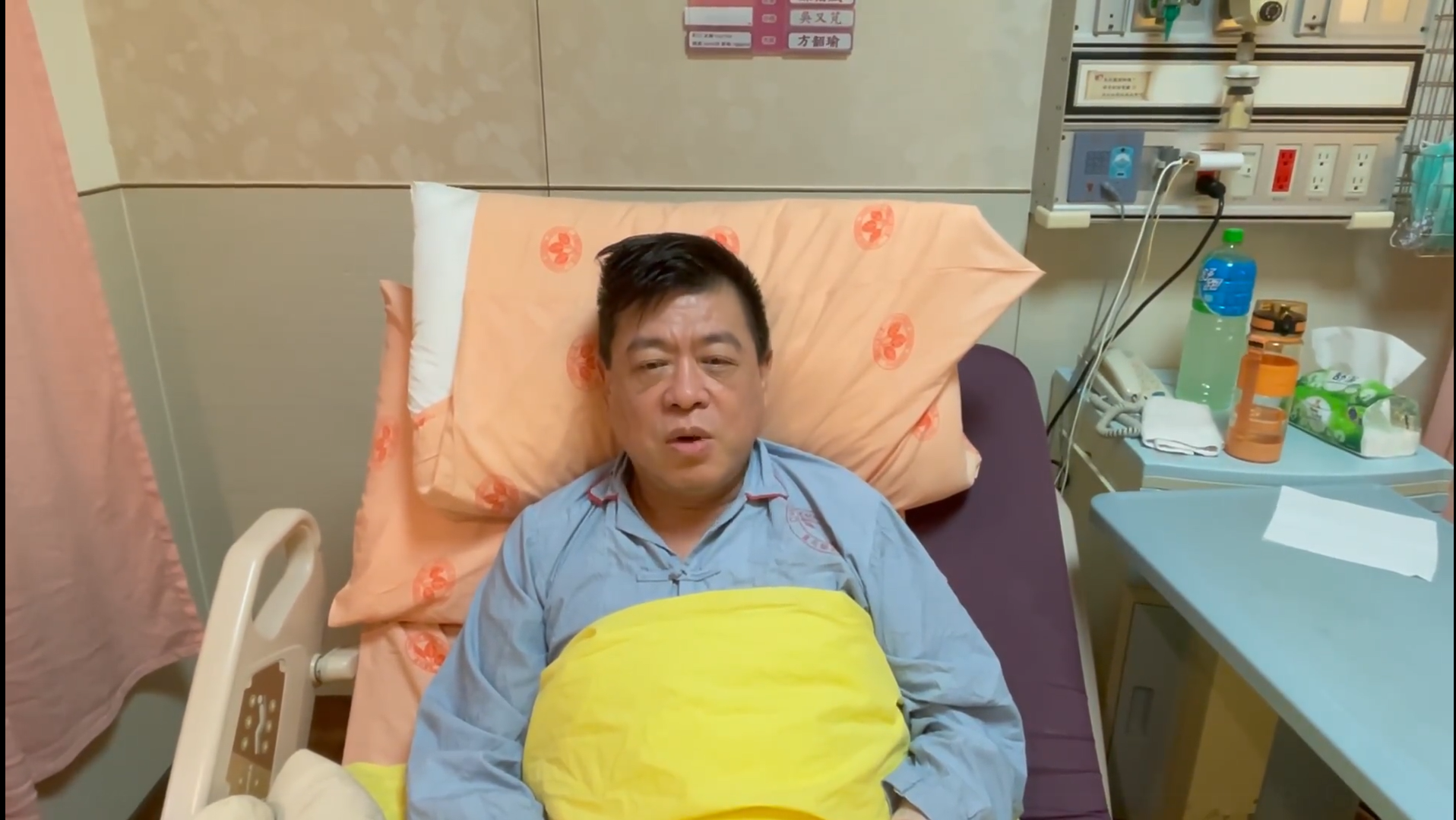 孫德榮病榻錄製影片,控訴華納音樂。(圖/翻攝自孫德榮臉書)