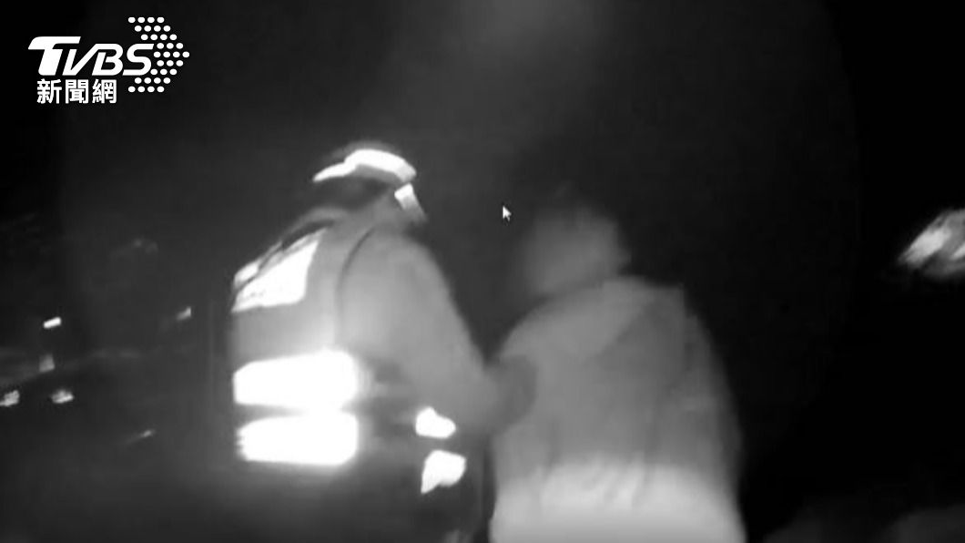 海聽妳哭的聲音!女赴淺水灣散心男友憂出事 警海中救援