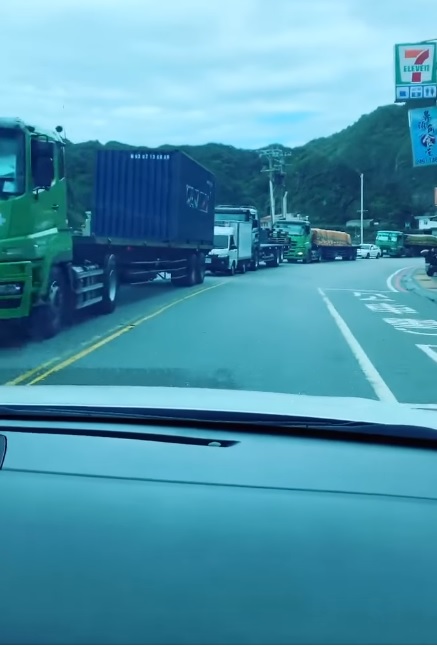 陶晶瑩因遇火燒車意外堵在路上。（圖／翻攝自陶晶瑩臉書）