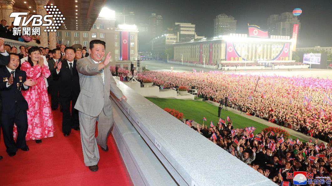 金正恩今年9月出席閱兵儀式。(圖/達志影像路透社)