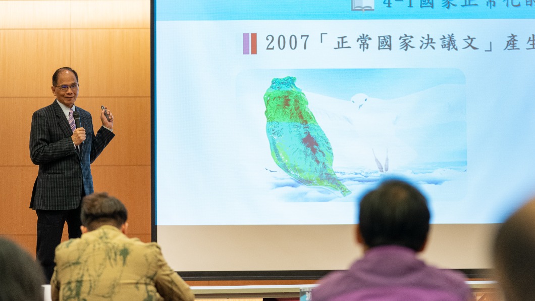 游錫堃表示,最晚明年3月立院要通過修憲案。(圖/游錫堃辦公室提供)